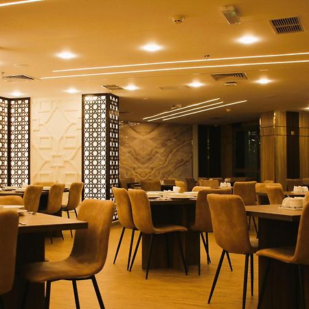 Plaza Athenee Hotel Кувейт Екстериор снимка