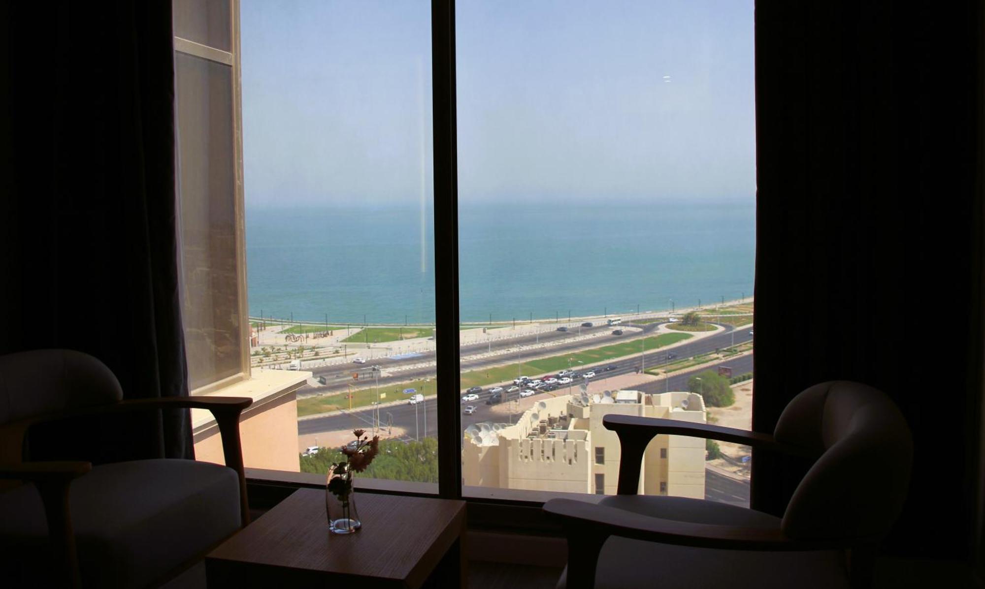 Plaza Athenee Hotel Кувейт Екстериор снимка