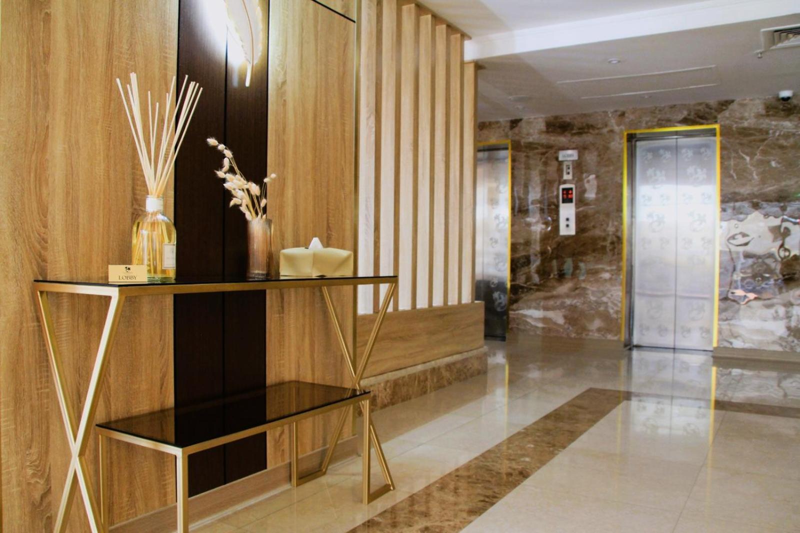 Plaza Athenee Hotel Кувейт Екстериор снимка