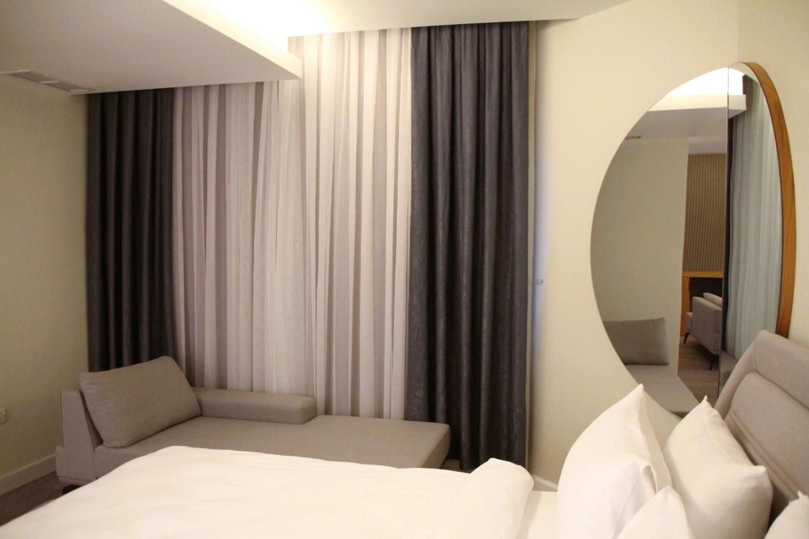 Plaza Athenee Hotel Кувейт Екстериор снимка