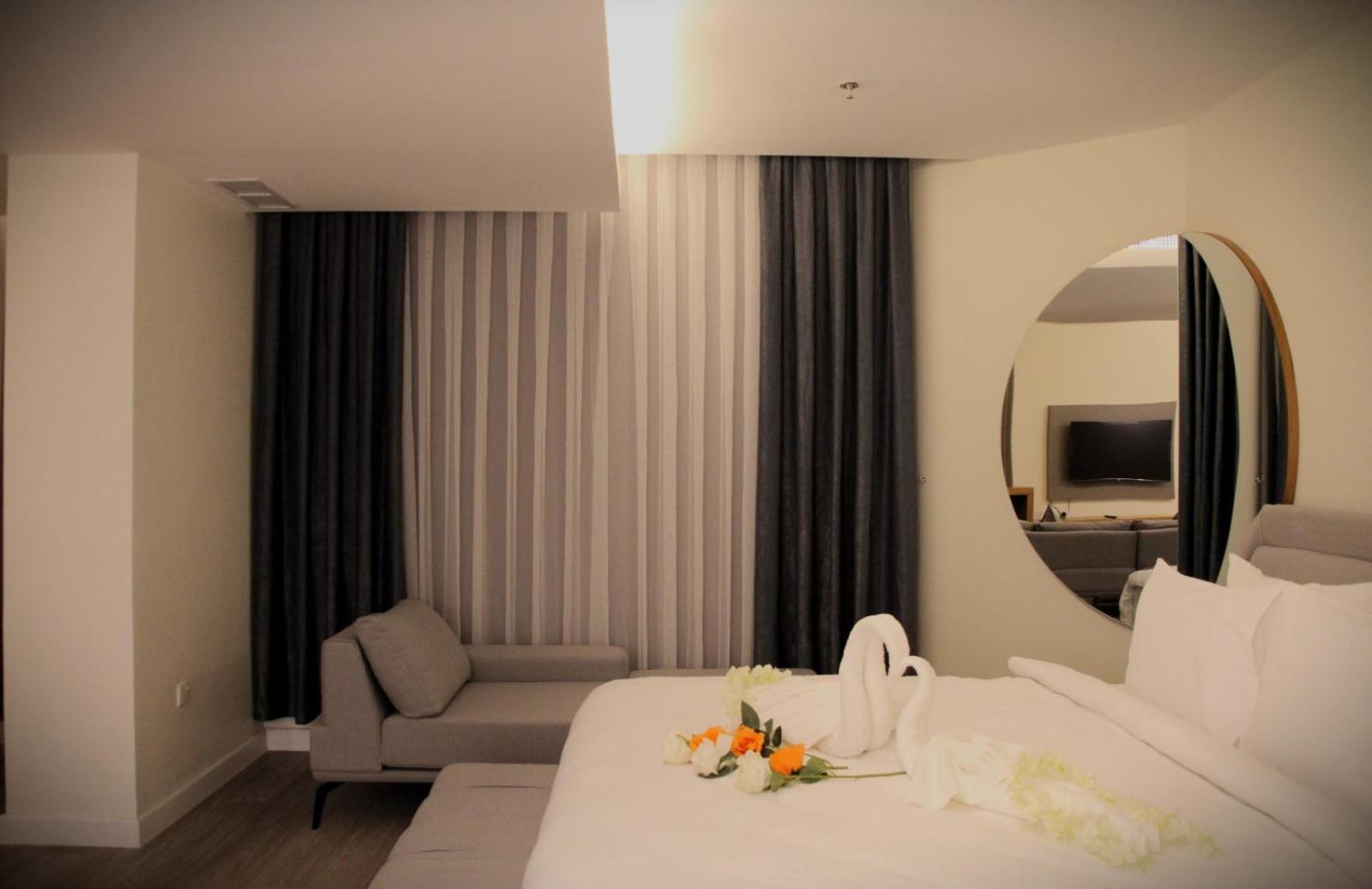 Plaza Athenee Hotel Кувейт Екстериор снимка