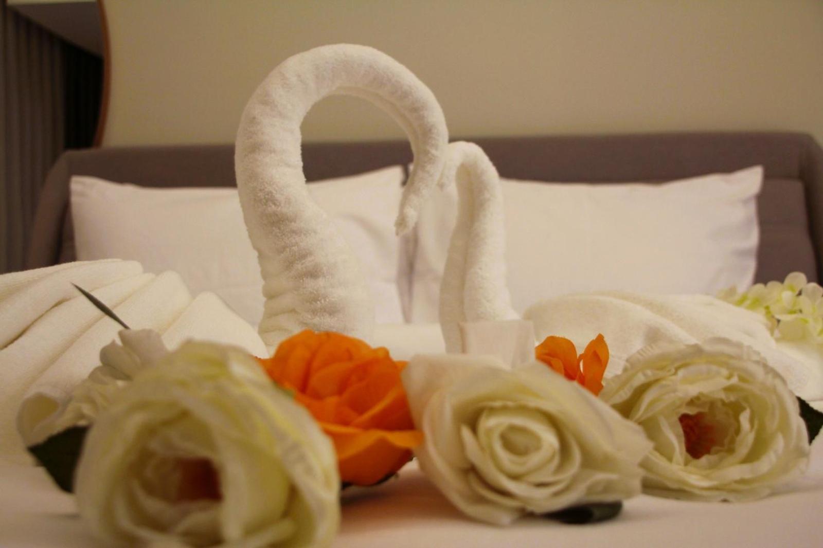 Plaza Athenee Hotel Кувейт Екстериор снимка