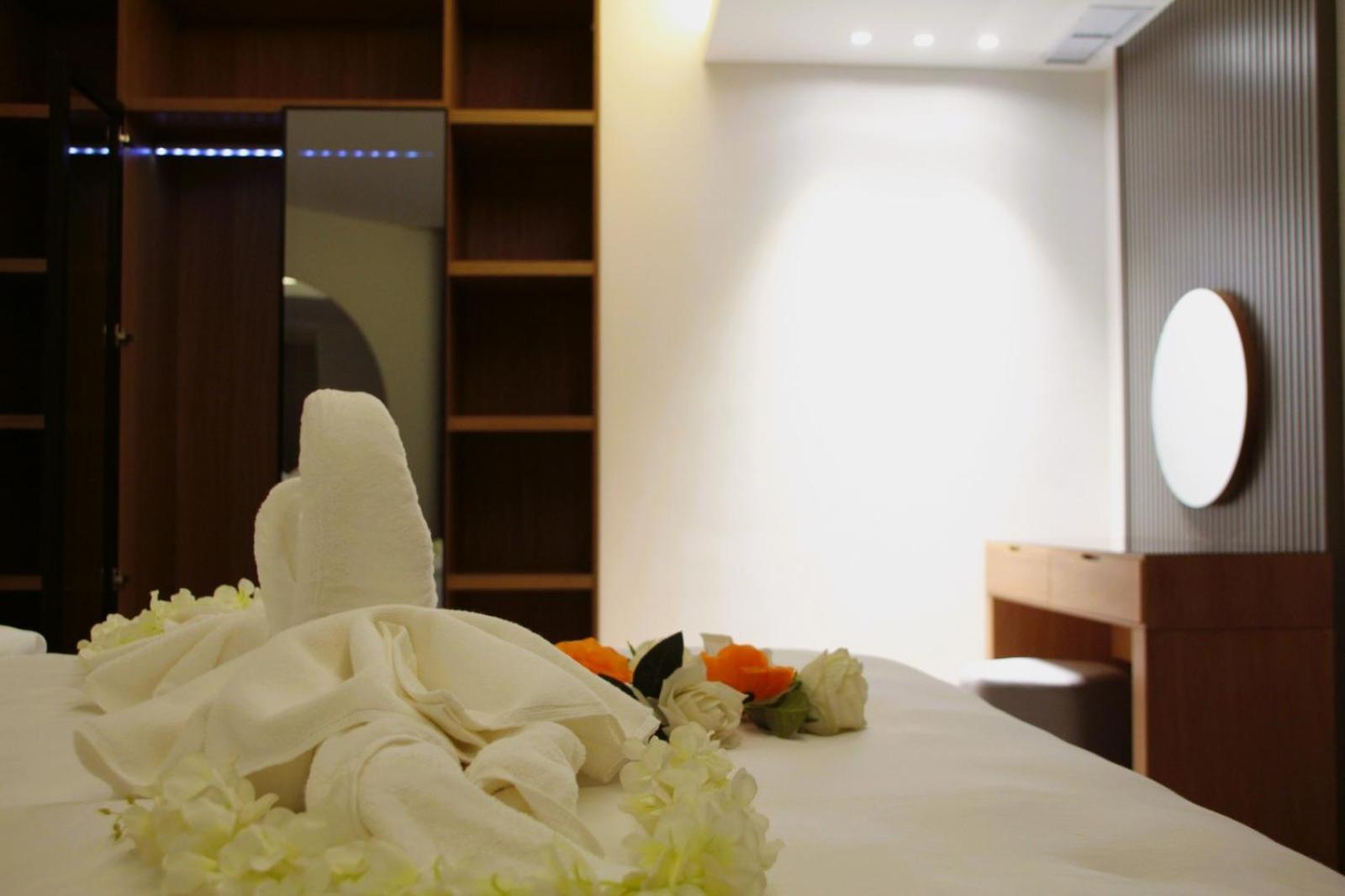 Plaza Athenee Hotel Кувейт Екстериор снимка