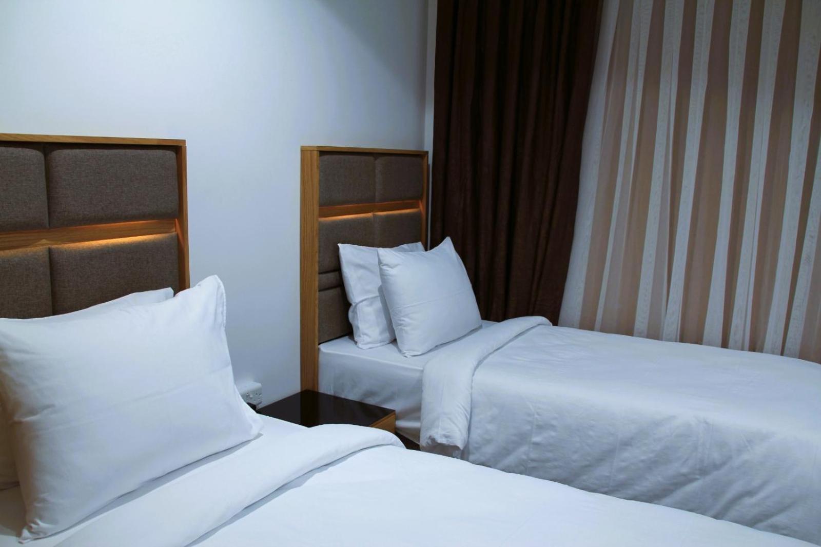 Plaza Athenee Hotel Кувейт Екстериор снимка