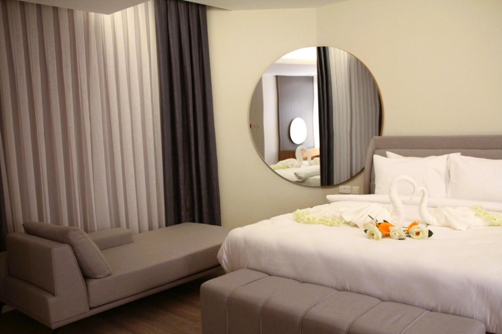 Plaza Athenee Hotel Кувейт Екстериор снимка