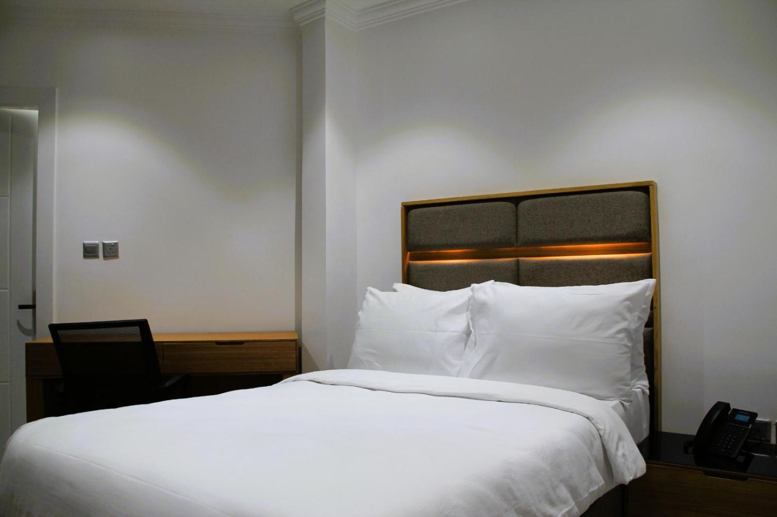 Plaza Athenee Hotel Кувейт Екстериор снимка