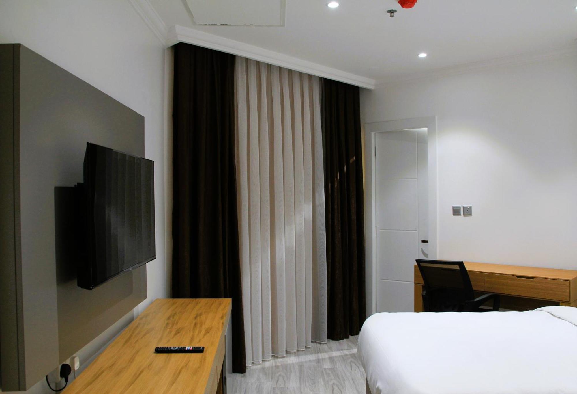 Plaza Athenee Hotel Кувейт Екстериор снимка
